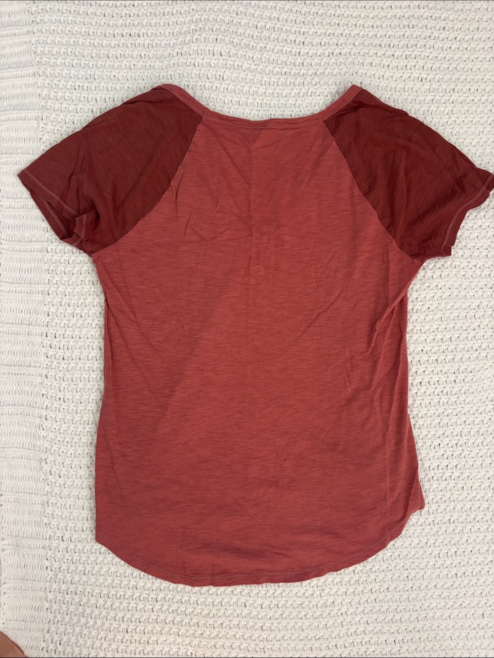Abercrombie & Fitch Two-Tone Raspberry V-Neck Raglan Tee - Picture 3 of 3